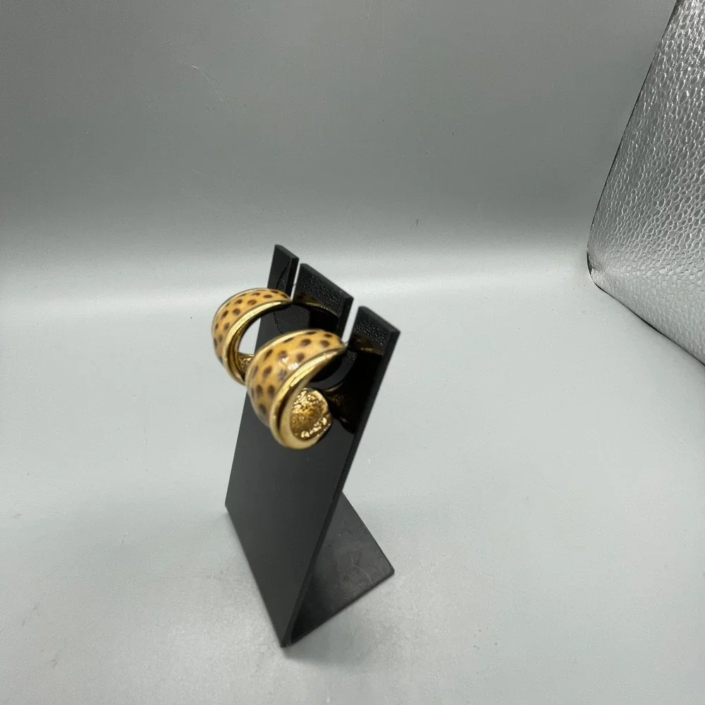 Vintage Gold Tone Animal Print Enamel Chunky J-Hoop Earrings Pierced Post Back